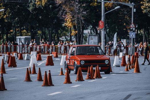 Rozdíly mezi standardním a intenzivním kurzem v autoškole