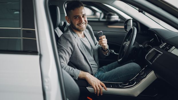 Maximalizujte úspěch ve vaší první jízdě v autoškole: Klíčové tipy